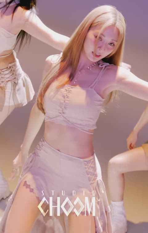 asian dancing pussy lips pussy spread taiwanese thick thighs thighs kpop clip