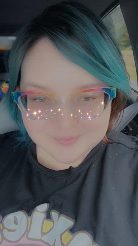 Stoner MILF in her way to a meet