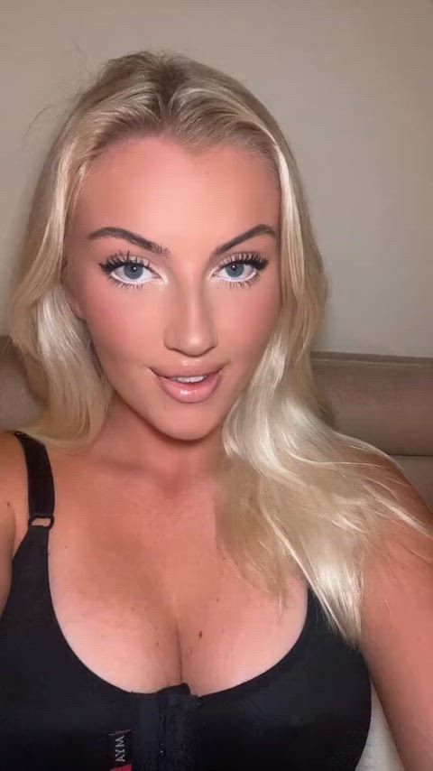 blonde blue eyes non-nude onlyfans tease teen tiktok r/tiktits clip