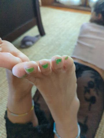 toes and booty, toes and booty πΎπ