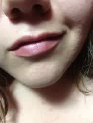 Girlfriends Girls Kiss clip