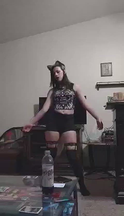 teen tiktok dancing clip