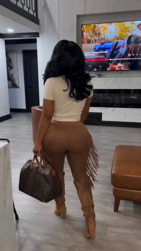 big ass ebony walking thick-booty clip