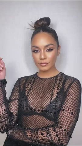 Cleavage Tits Vanessa Hudgens clip