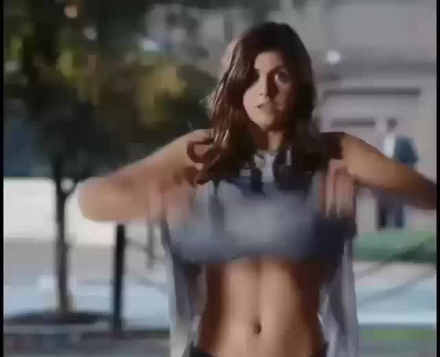 Alexandra Daddario :)