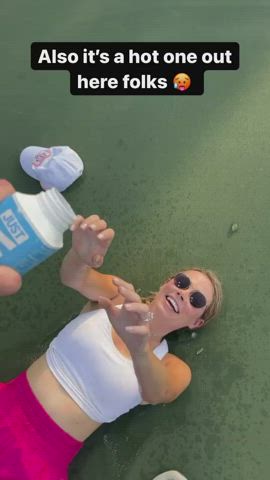 Blonde Outdoor Wet clip