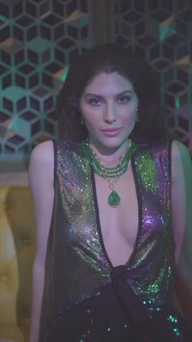 bollywood celebrity cleavage iranian clip
