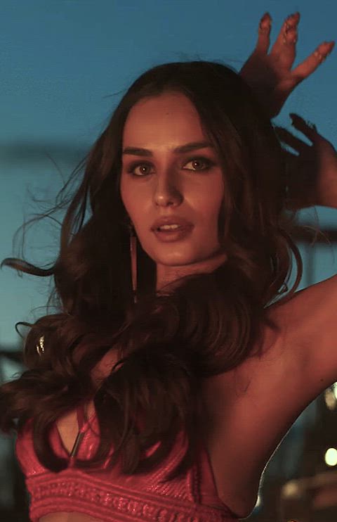 Manushi Chillar