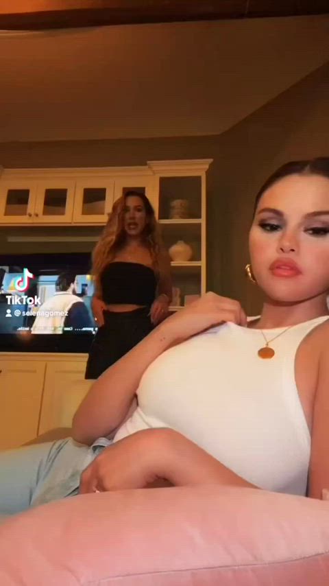 actress big tits celebrity natural tits selena gomez clip