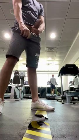 big dick exhibitionism exhibitionist gay gym jerk off male masturbation solo clip