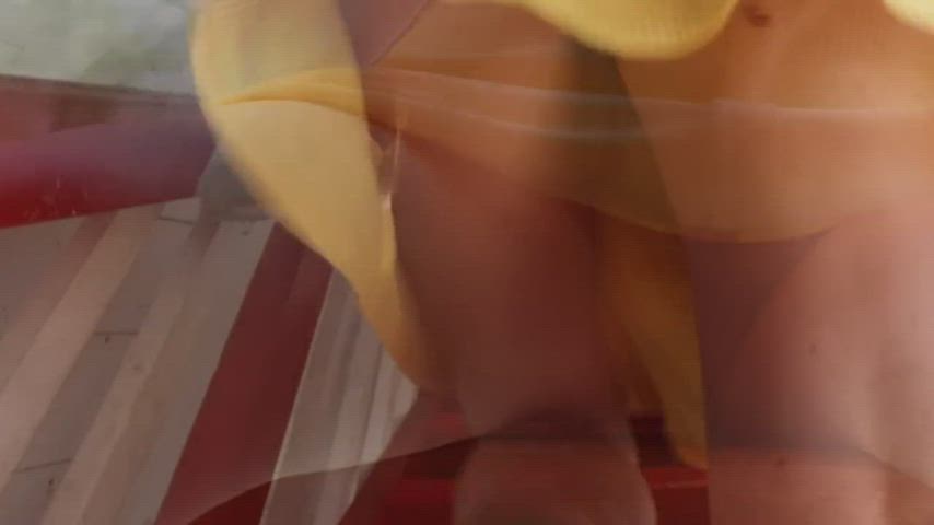 Flashing Pussy Upskirt clip
