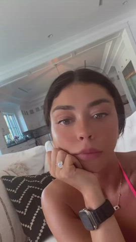 bikini cleavage sarah hyland clip