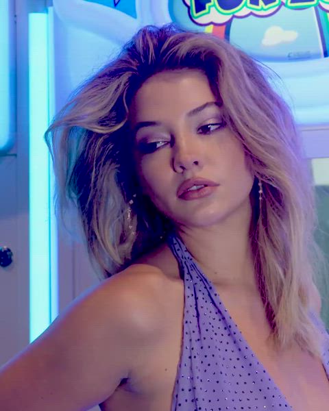 actress american sexy clip