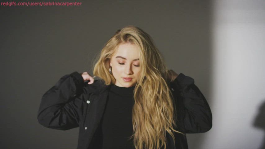 18 years old blonde celebrity legs non-nude pretty sfw teen thick clip