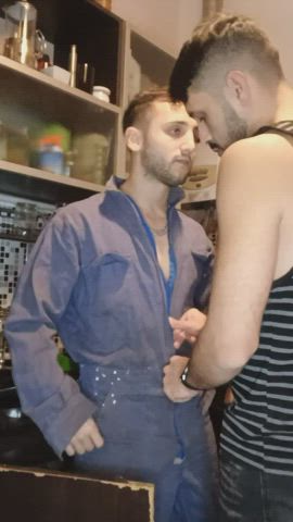 After fixing your kitchen, I break your pipes... π₯΅