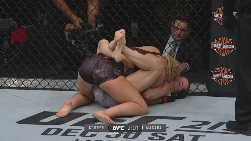 Muscular Girl Muscular Milf Nipslip clip