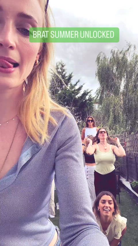 blonde pokies sophie turner clip