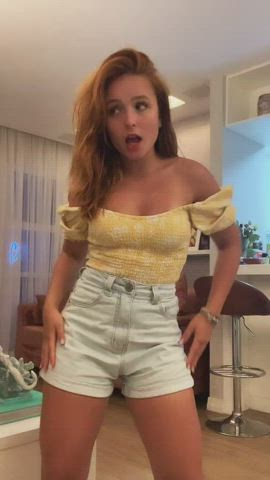 Brazilian Celebrity Dancing Teen TikTok clip