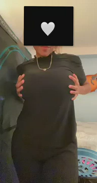 Big Tits Brunette Busty clip