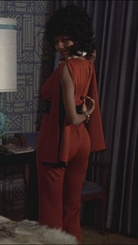 Big Tits Celebrity Cinema Undressing clip