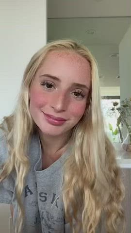 busty petite tiktok clip