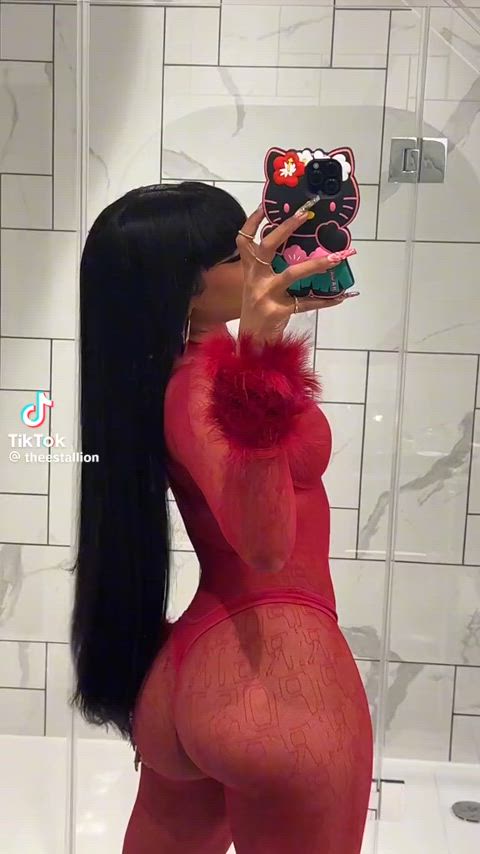 Who’s Better?🍑😮💨