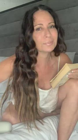 Busty MILF Natural Tits clip