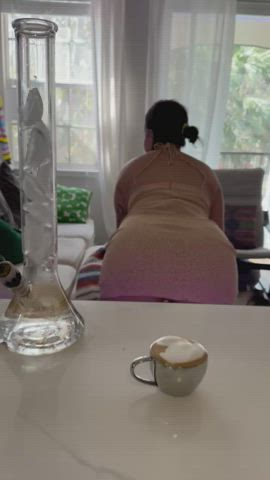 Bowl, coffee and a sexy ass gf is all we need 😉