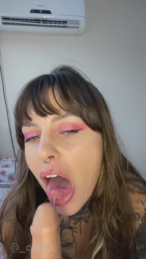 No one to suck, so I got the dildo