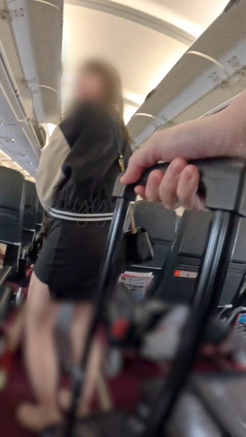 Why does everyone rush to get off the plane? π€