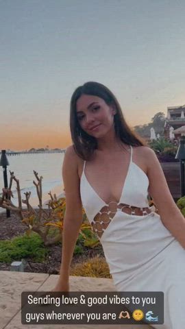 cleavage natural tits victoria justice clip