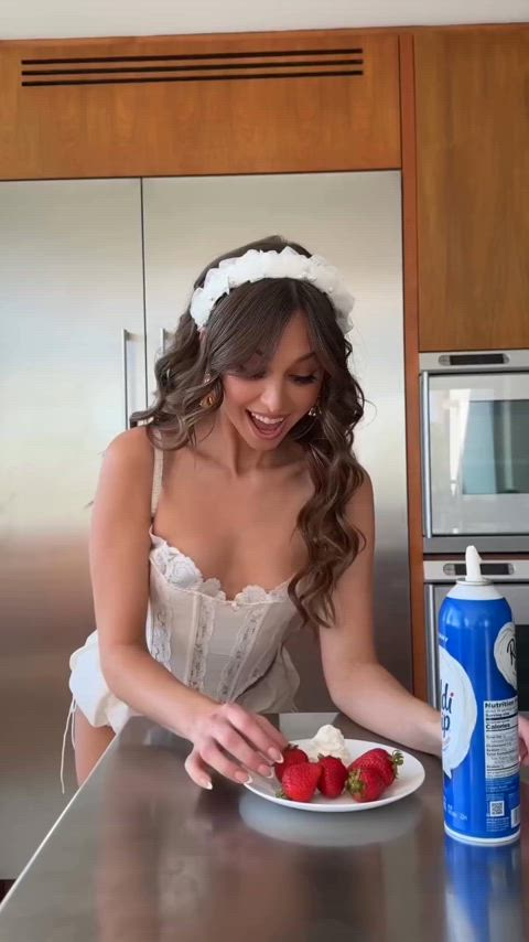 babe beautiful cleavage hottie natural tits pornstar riley reid sexy tease tits clip
