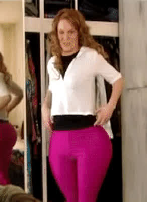 hips redhead thighs clip