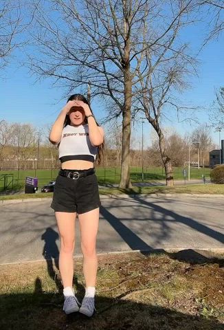 model pretty tiny clip