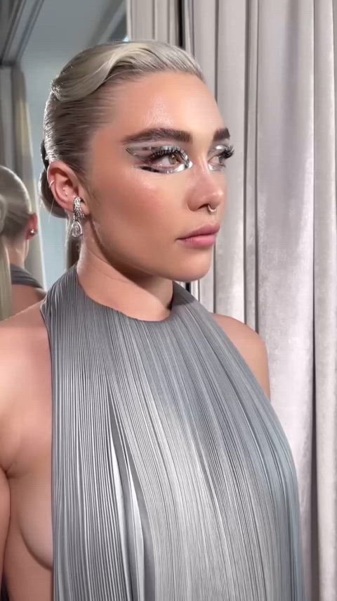actress natural sideboob clip