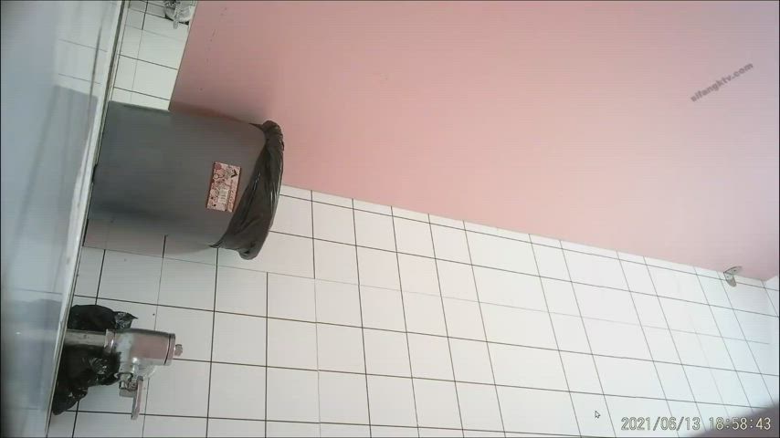 Amateur Japanese Peeing clip