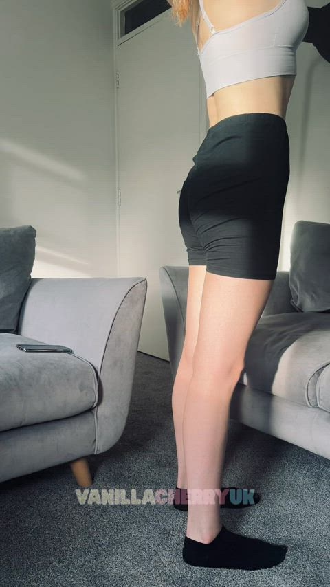 Good mornings! Starting off my workout with an easy warmup 🧘♀️ It doesn't