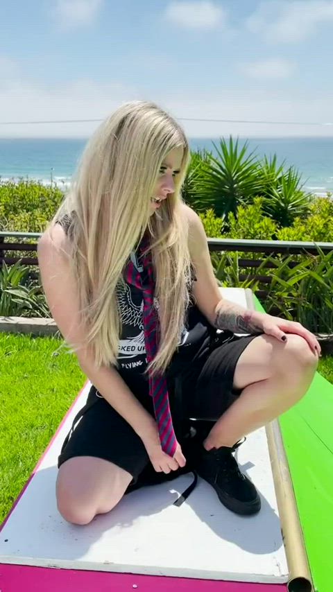 avril lavigne blonde celebrity clip