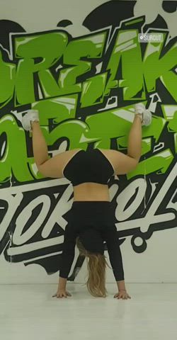 Big Ass Russian Twerking White Girl clip