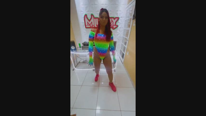 Brazilian MILF Thick Twerking clip