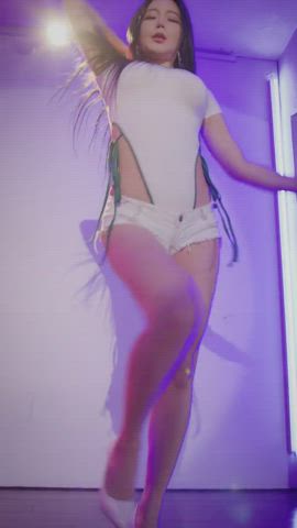 Asian Cute Korean Pole Dance clip