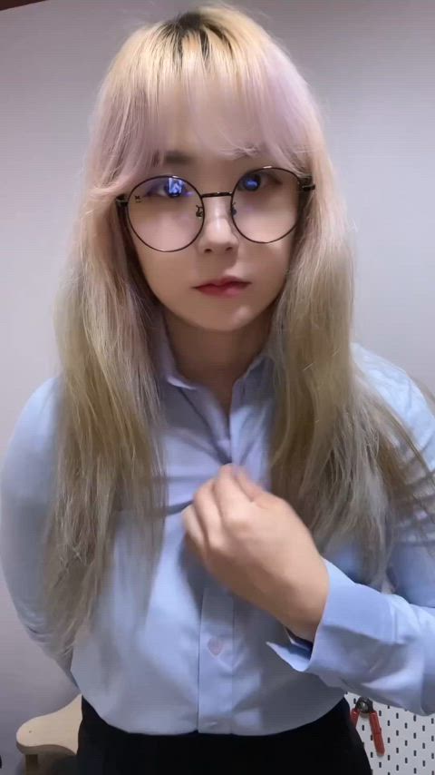 asian muscles muscular girl sfw clip
