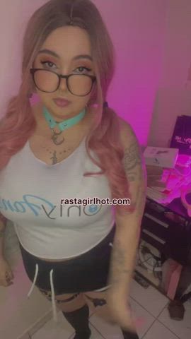 amateur cute gamer girl latina teen thick tight tiktok clip