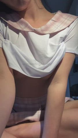 Iβm tiny so i dont need a bra