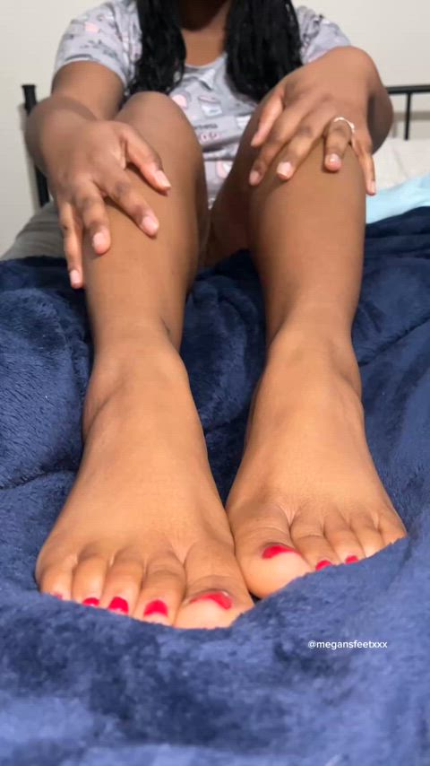 Need a good foot rub in bed π would you do that for me? π