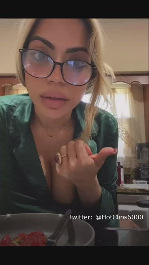accidental big tits blonde boobs busty glasses nsfw nipple nipslip tits clip