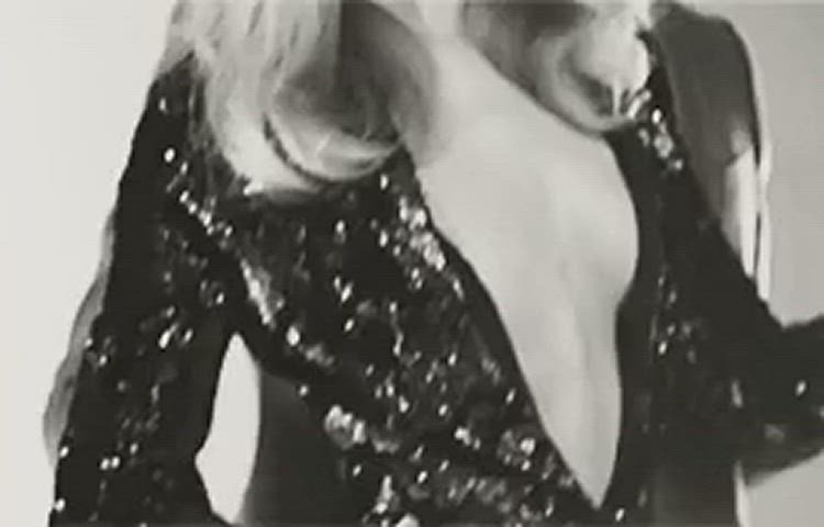 model sexy frida sante clip