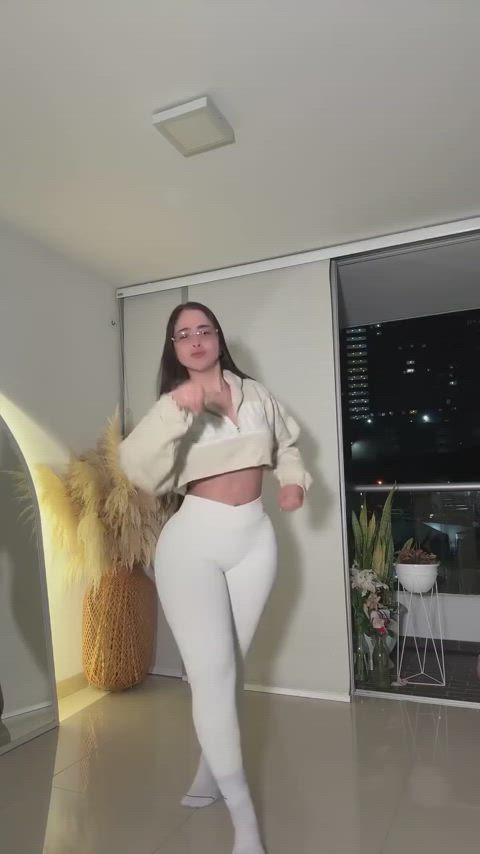 ass tiktok white girl clip