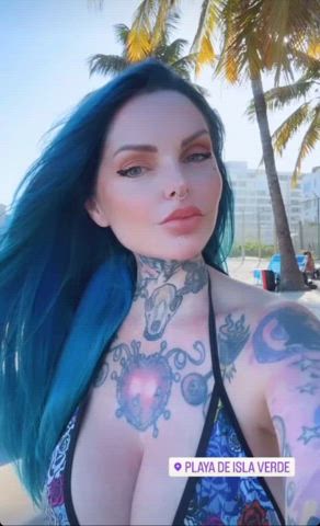 Bikini babe