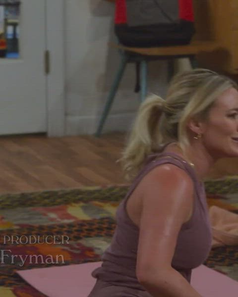 hilary duff yoga yoga pants clip